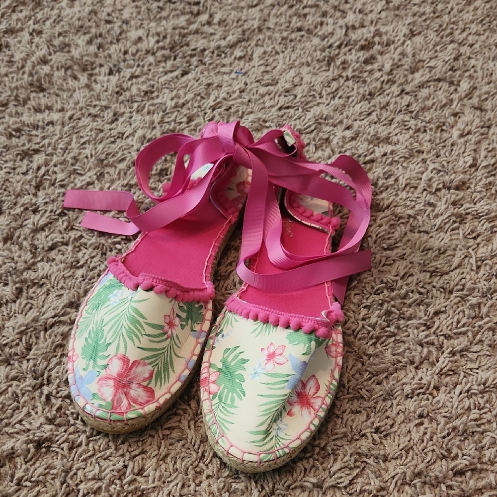 New- Charlie Paige Espadrilles - Tropical Print w/Ribbon - Size 9